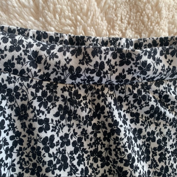Aeropostale Black and white floral skater skirt. Size: medium. - Picture 4 of 4